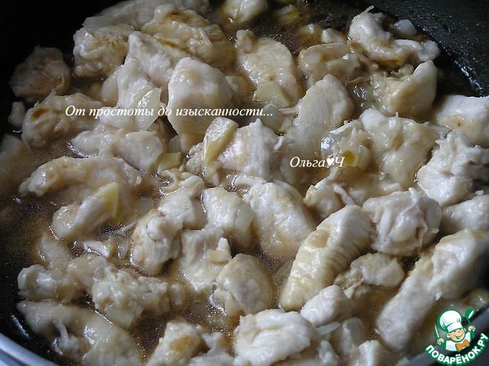 Куриное филе с орешками и рисом