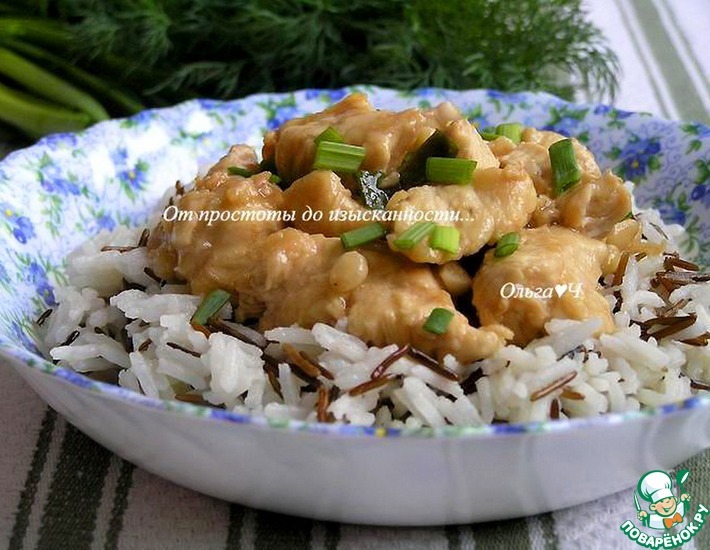 Куриное филе с орешками и рисом