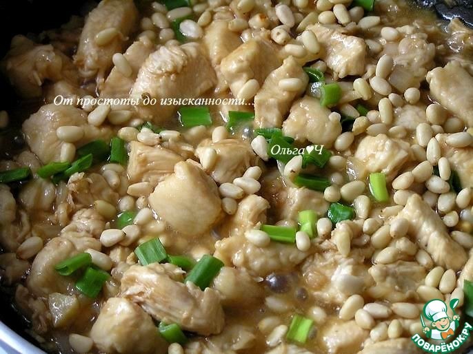 Куриное филе с орешками и рисом