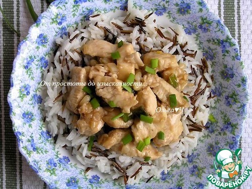 Куриное филе с орешками и рисом