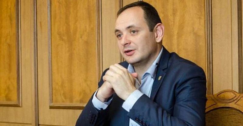 Мэр Ивано-Франковска провел опрос «Можно ли бить детей за русский язык?». Вот результаты