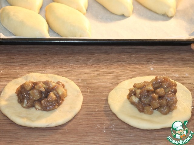 Пирожки с яблочной начинкой