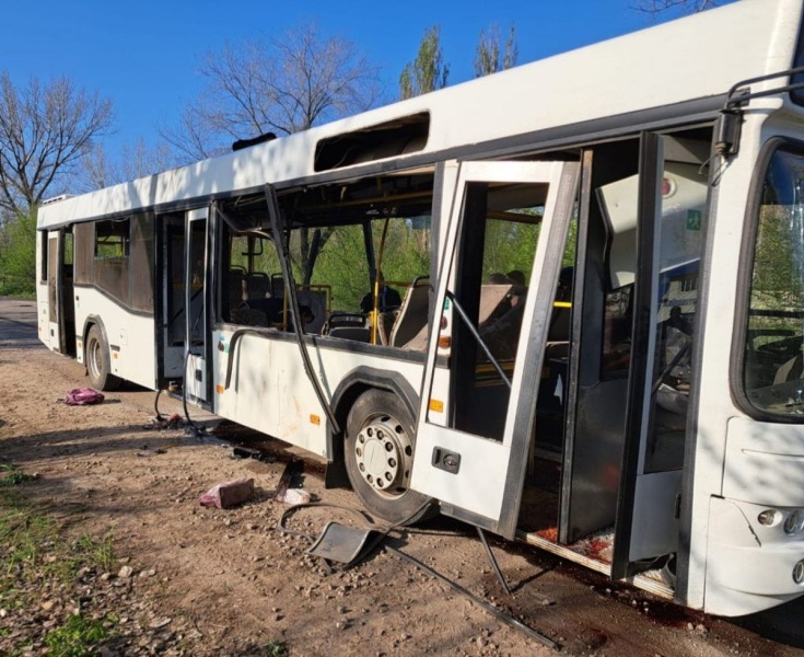 Россия ударила дроном по автобусу в Марганце: 9 человек погибли | ФОТО
