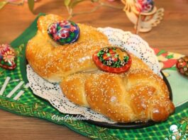 Сдобный пасхальный хлеб с тремя начинками