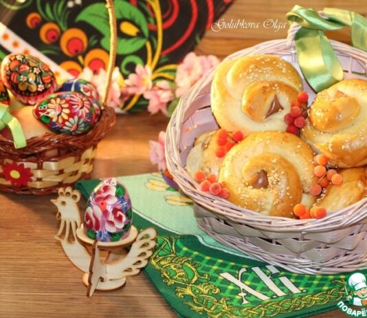 Сладкие пасхальные крученки с изюмом