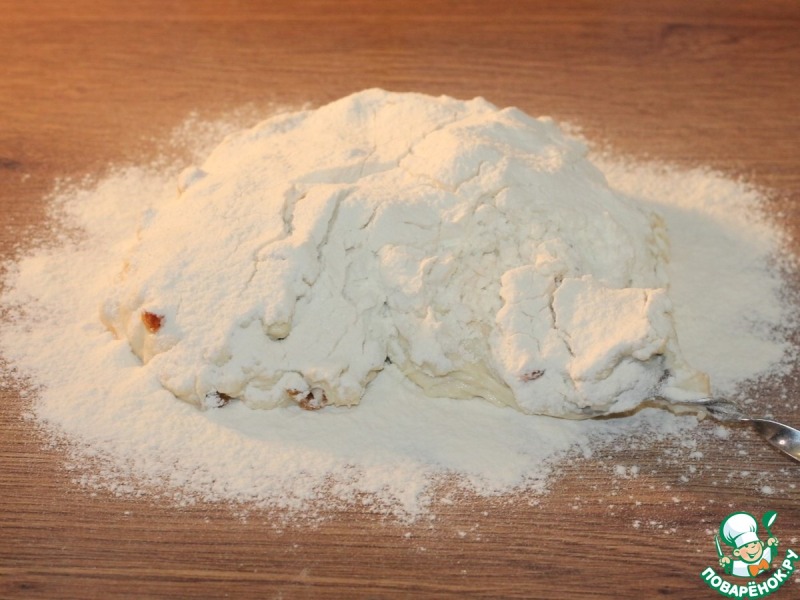 Сладкие пасхальные крученки с изюмом