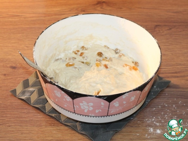 Сладкие пасхальные крученки с изюмом