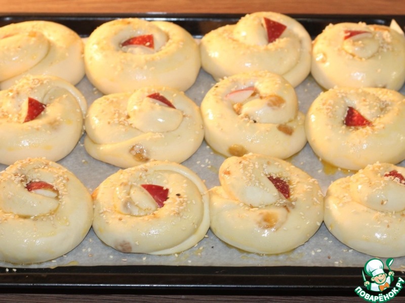 Сладкие пасхальные крученки с изюмом