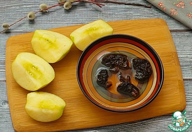 Свекольный смузи с яблоком и черносливом