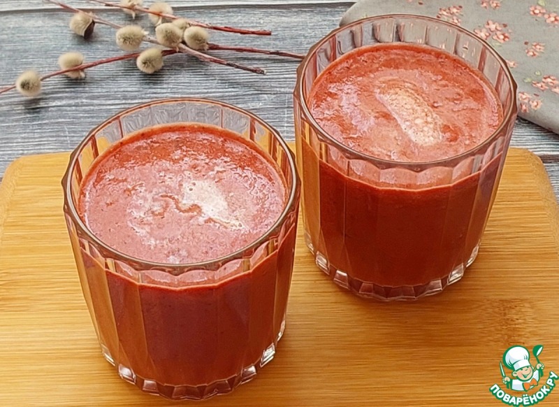Свекольный смузи с яблоком и черносливом