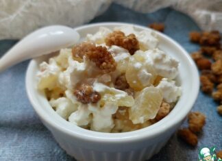 Творожный салат с грушей и шелковицей