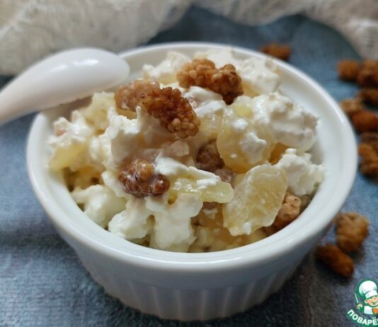 Творожный салат с грушей и шелковицей