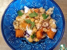 Запеченная морковь с нутом, финиками, фетой