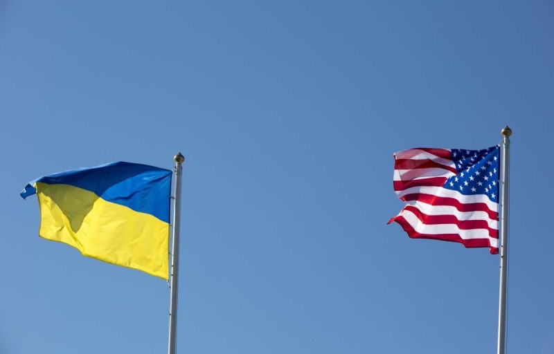 Более 60% американцев считают, что США должны продолжать помощь Украине