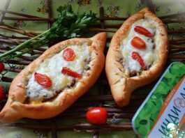 Булки-лодочки с фаршем и сыром