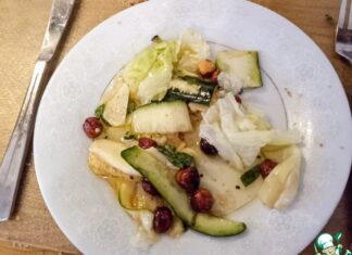 Цуккини с фундуком, мятой и пармезаном