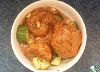Фрикадельки с арахисовой подливой