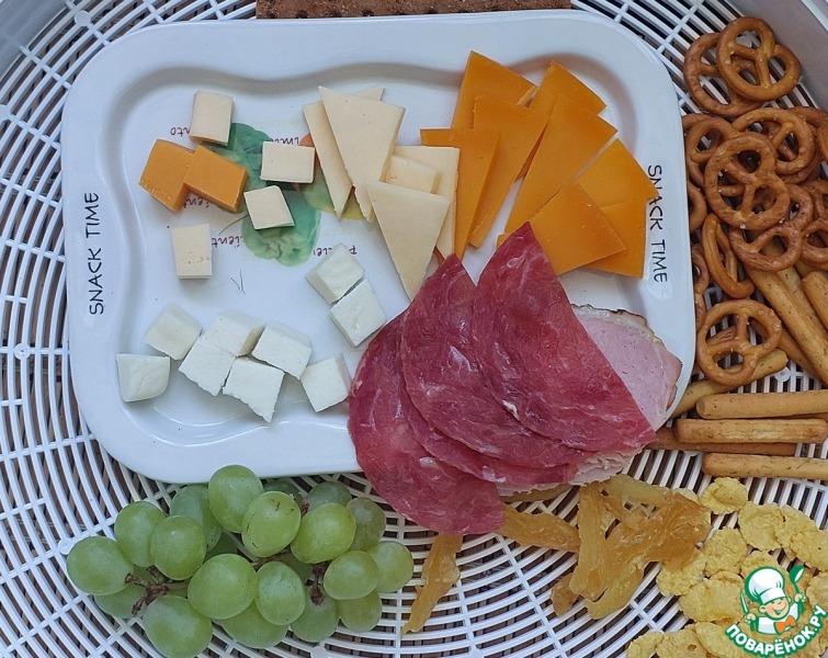 Фуршетный стаканчик "Фруктово-сырно-мясной"