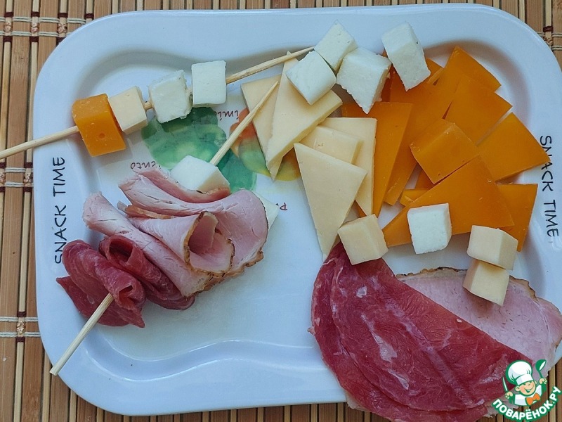 Фуршетный стаканчик "Фруктово-сырно-мясной"
