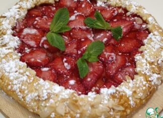 Галета-пирог с клубникой