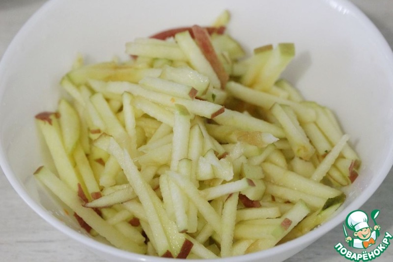 Капустно-морковный салат с яблоком