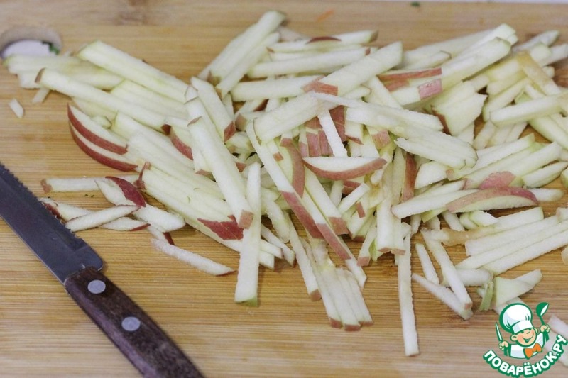 Капустно-морковный салат с яблоком