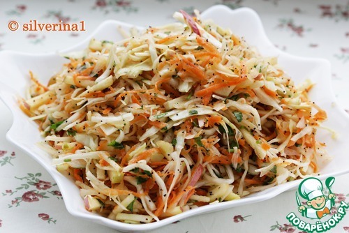Капустно-морковный салат с яблоком
