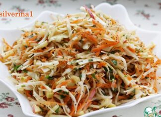 Капустно-морковный салат с яблоком