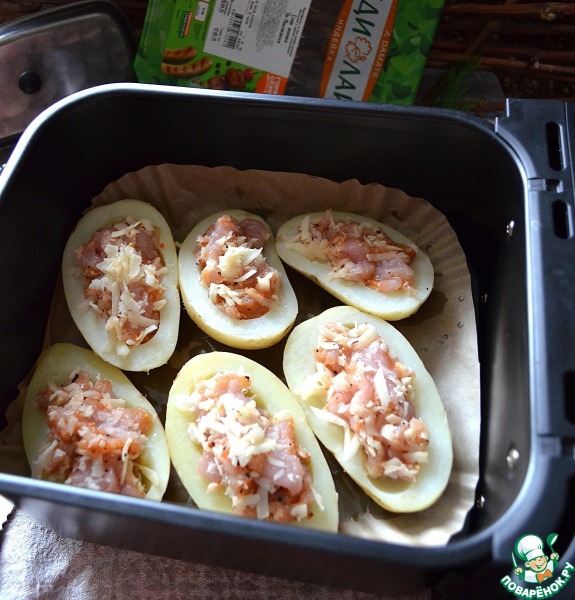Картофельные лодочки с индейкой и сулугуни