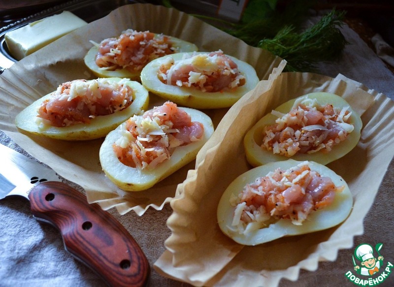 Картофельные лодочки с индейкой и сулугуни
