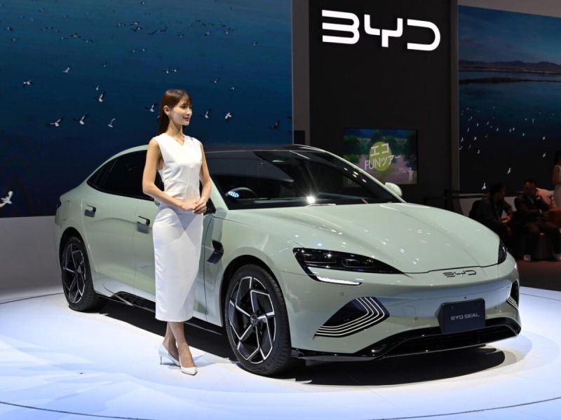 Китайская BYD резко снизила цены на свои электрокары, чтобы «задавить» Tesla
