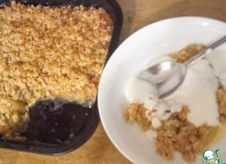 Крамбл из ревеня