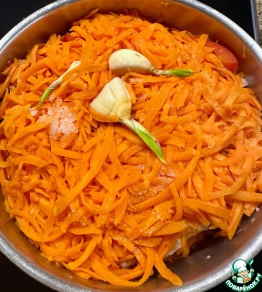 Курица. Тушеная с морковкой и паприкой
