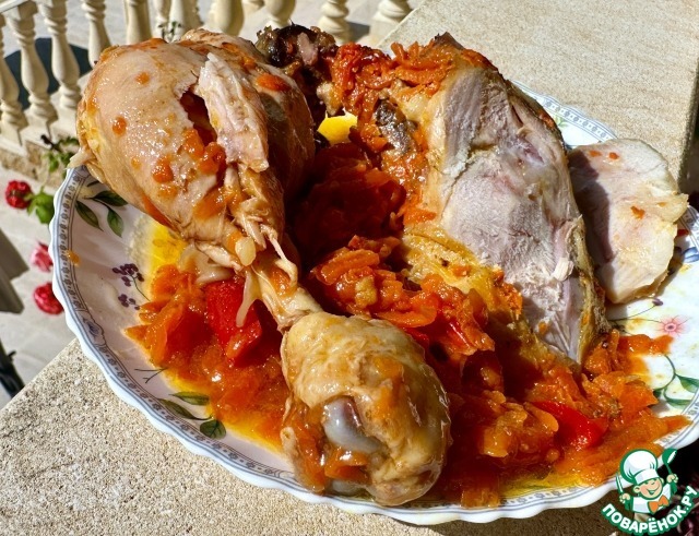 Курица. Тушеная с морковкой и паприкой