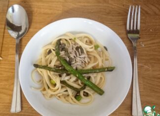 Лимонное тальятелле со спаржей и горошком