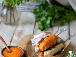 Люля-кебаб из индейки с пикантным соусом