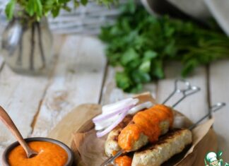 Люля-кебаб из индейки с пикантным соусом