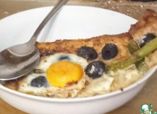 Пирог со спаржей, оливками и яйцами