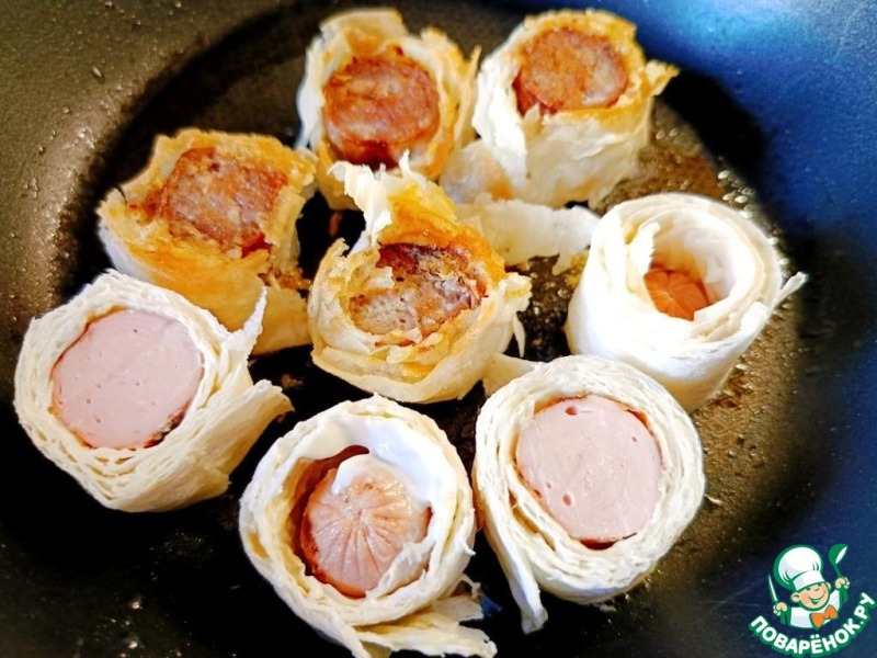 Пятачки из лаваша с сосисками