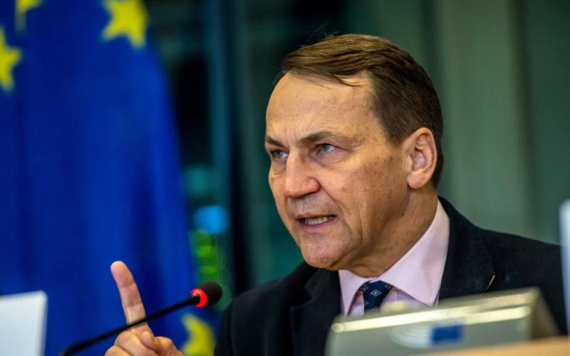 Польша закроет консульство РФ в Кракове после пожара в ТЦ. Россия пригрозила ответить