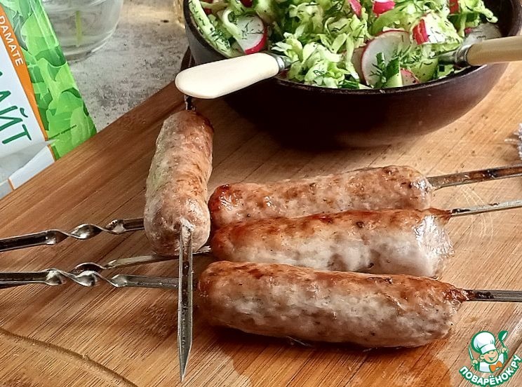 Салат с молодой капустой и редисом