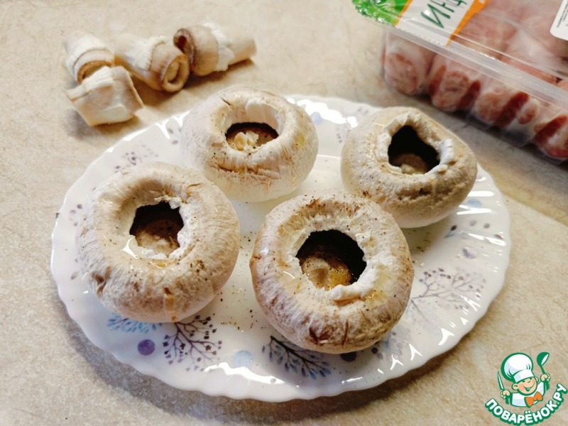 Шампиньоны с купатами и клюквой