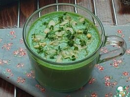 Шпинатный смузи с бананом и кефиром