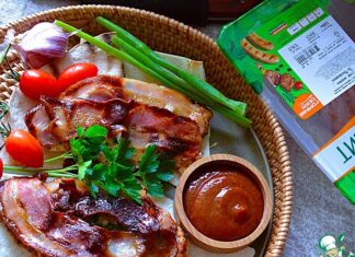 Стейк индейки под беконом