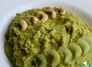 Суп-пюре из горошка с кешью