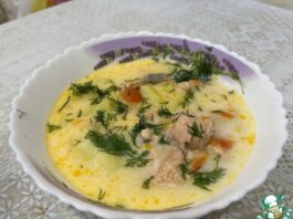 Суп с красной рыбой, томатами и сливками