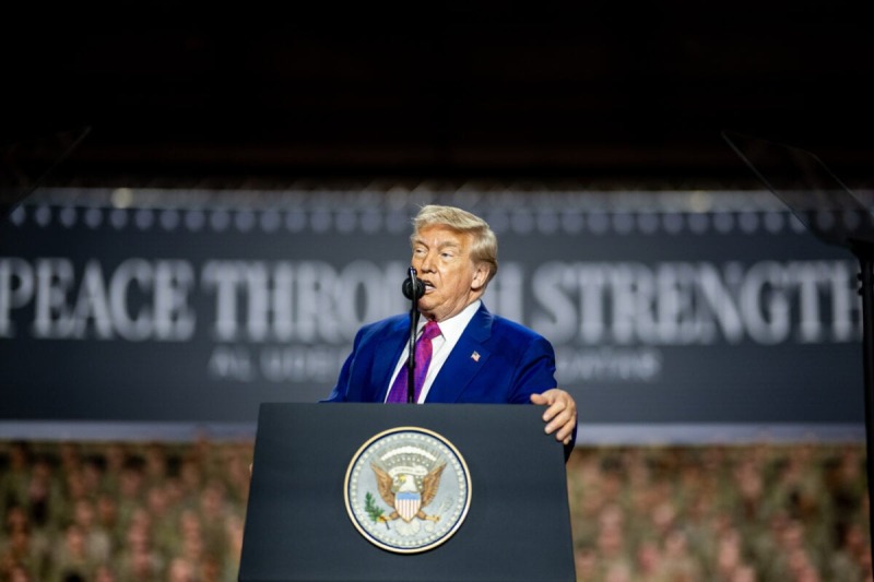 Трамп заявил, что имеет «небольшую проблему» с Тимом Куком из-за производства Apple в Индии