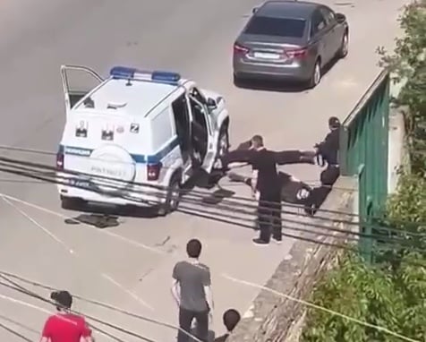 В Махачкале неизвестные расстреляли российских силовиков | ВИДЕО