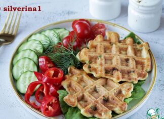 Вафли с яйцом и зеленым луком