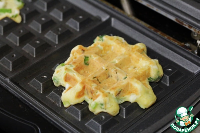 Вафли с яйцом и зеленым луком